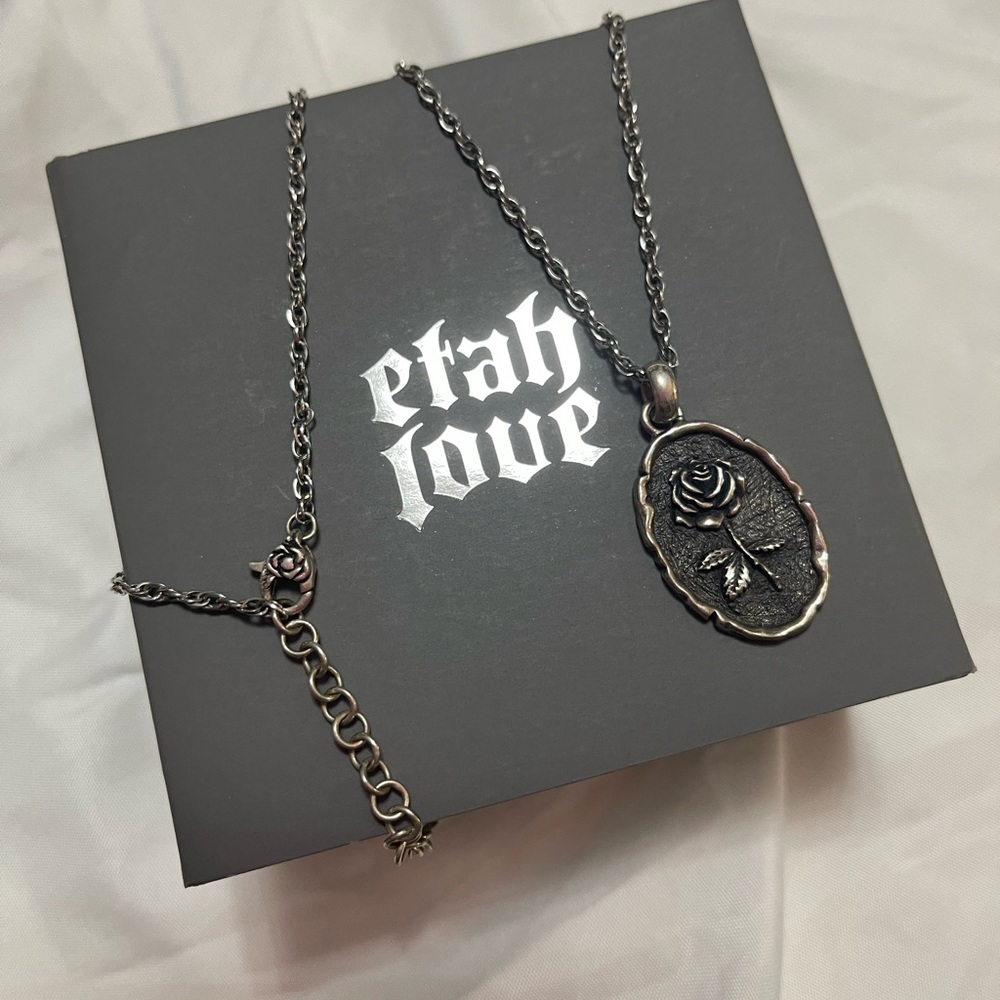 Etah Love no bed of roses Silver Rose Pendant Necklace